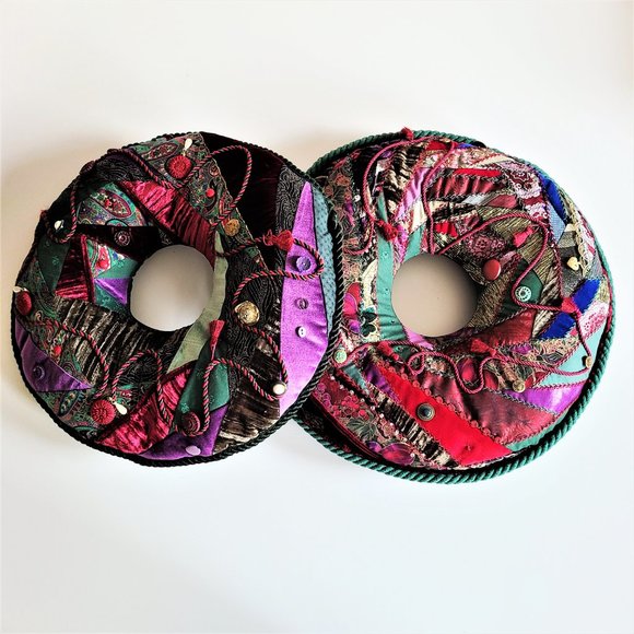 Set of 2 donut shape accent pillows/cushions. - Picture 2 of 6